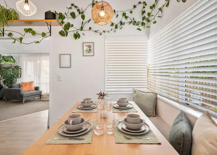 Urban Nook - Stylish Two Bedroom Hideaway *