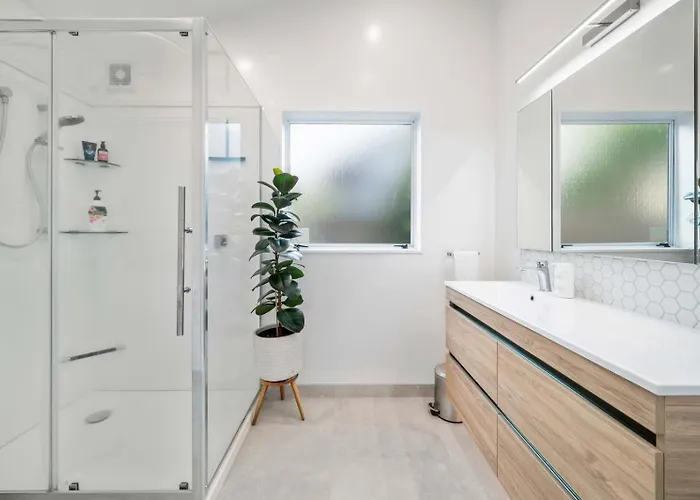 Urban Nook - Stylish Two Bedroom Hideaway *